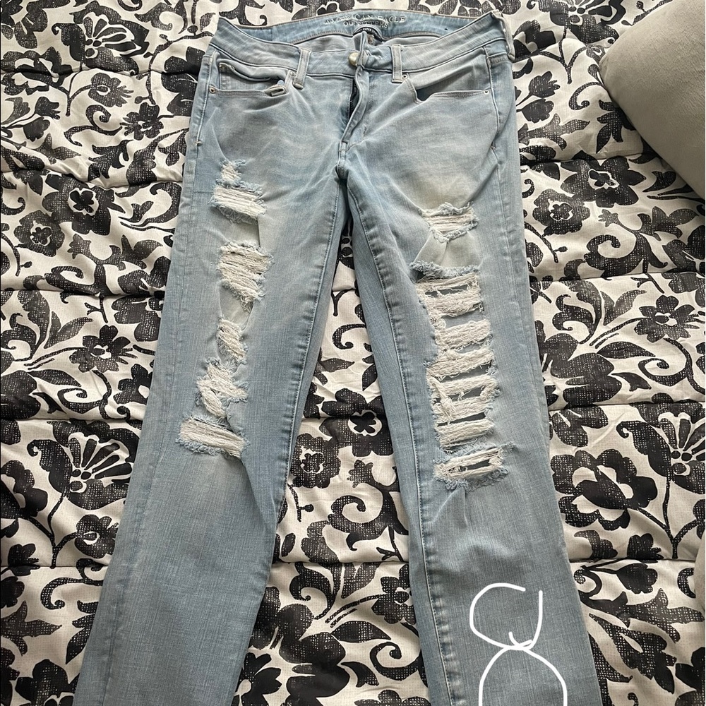 American Eagle Light wash Ripped Skinny Jeans
